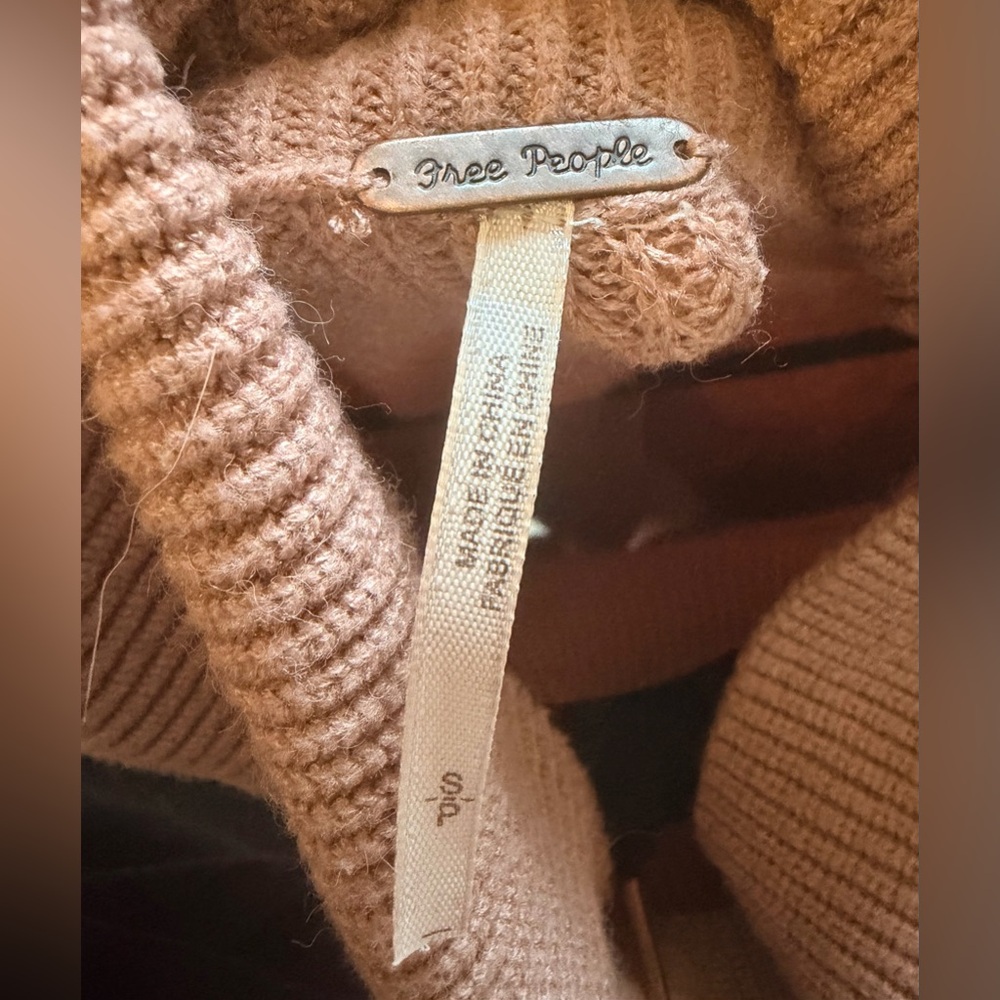 Free People Oversized Ribbed Turtleneck Sweater Blush Pink Size Small - Picture 6 of 7
